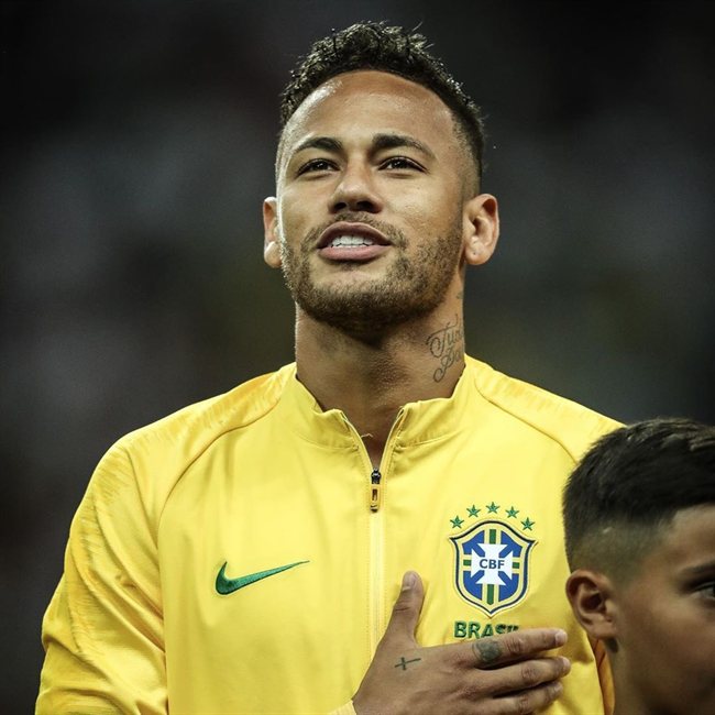 Neymar con la Selección brasileña
