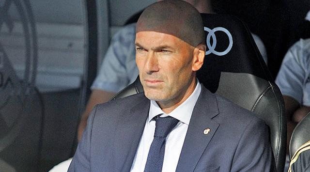 Zidane, en el banquillo del Bernabéu
