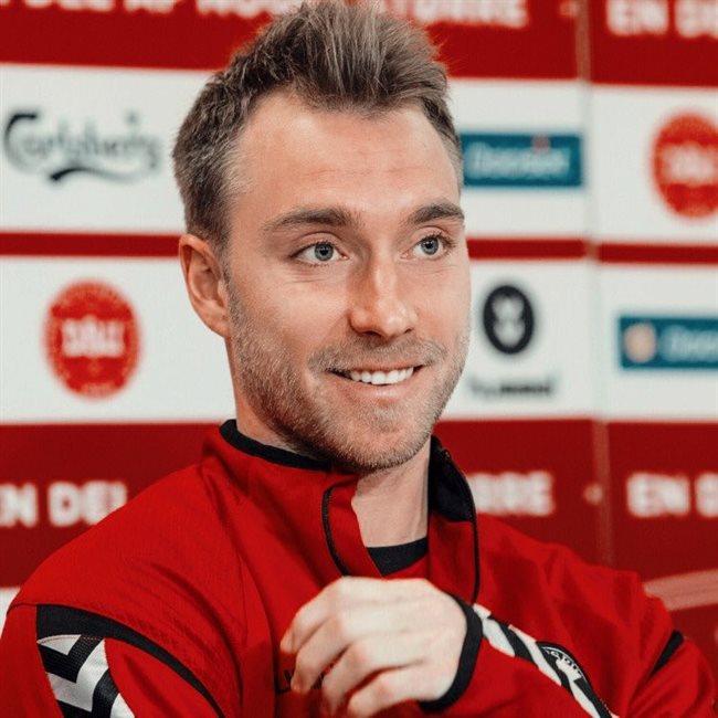 Christian Eriksen, con Dinamarca