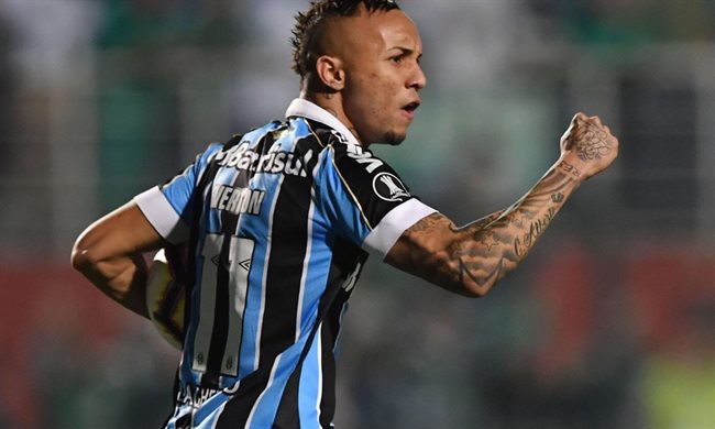 Everton Soares