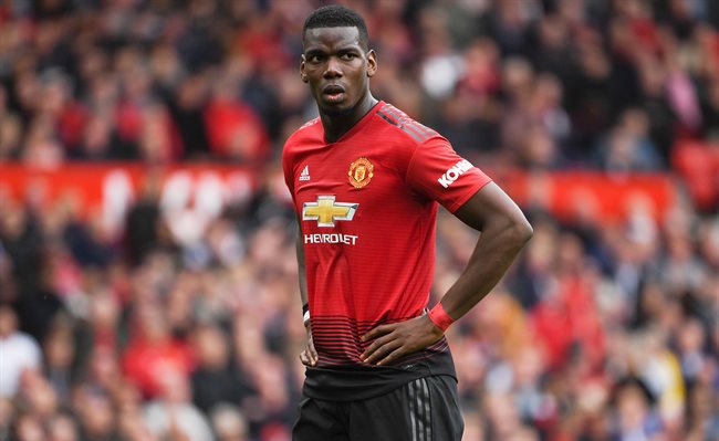 Paul Pogba desesperado en un partido de la Premier con el United