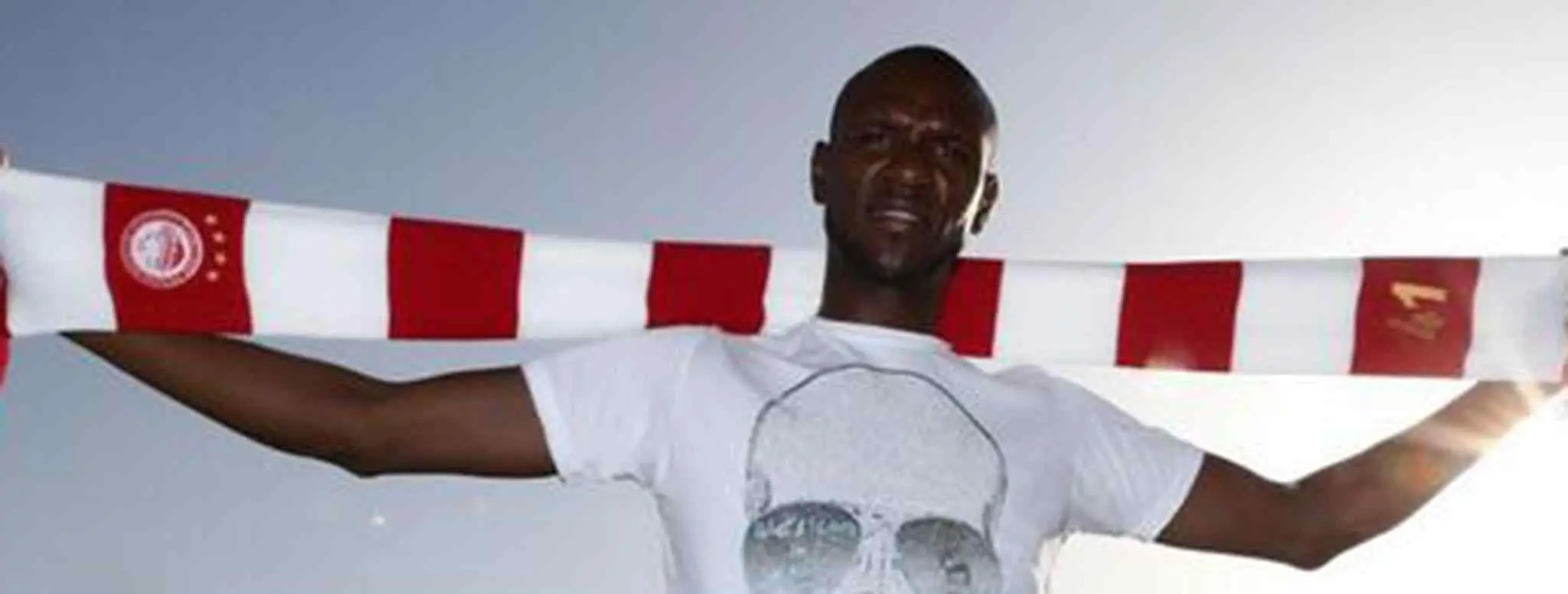 Eric Abidal traiciona a Bartomeu y coge el dinero del Olympiakos