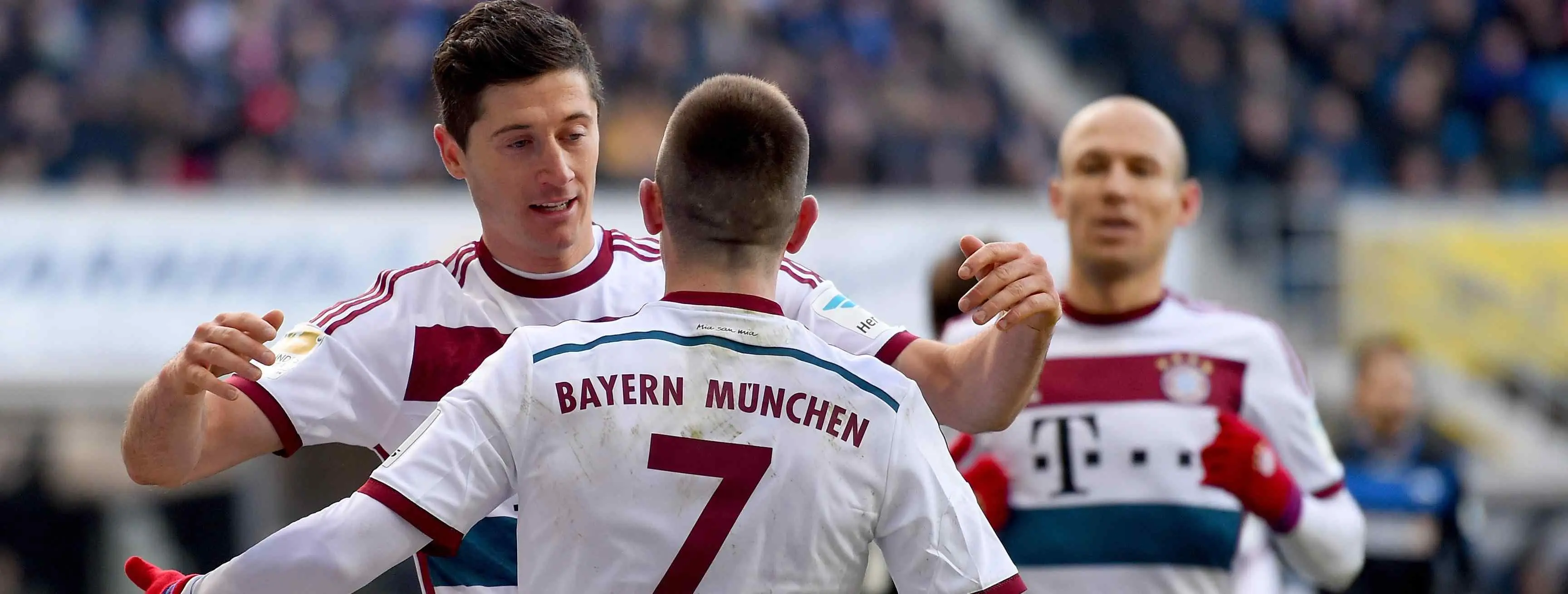 Lewandowski y Robben se divierten en la goleada del Bayern de Múnich