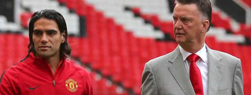 Van Gaal consigue empeorar el desastre de Moyes en Old Trafford