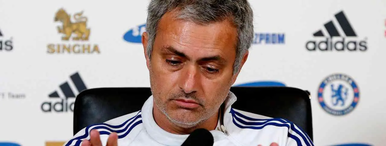 Así le paran los pies en Inglaterra a Mourinho