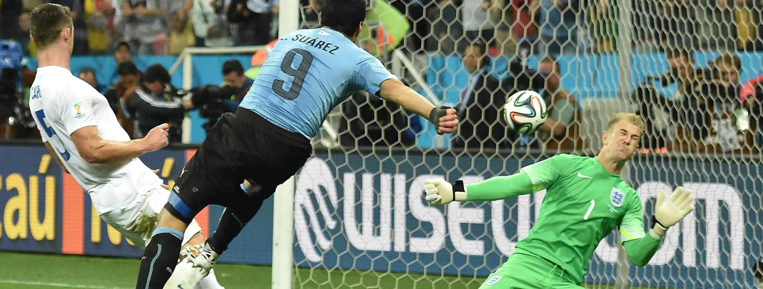 El problema de Luis Suárez con la prensa inglesa no es de mordiscos