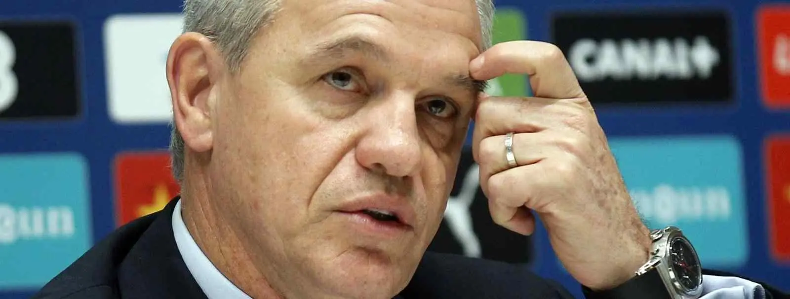 A Javier Aguirre le pillan en todos los 