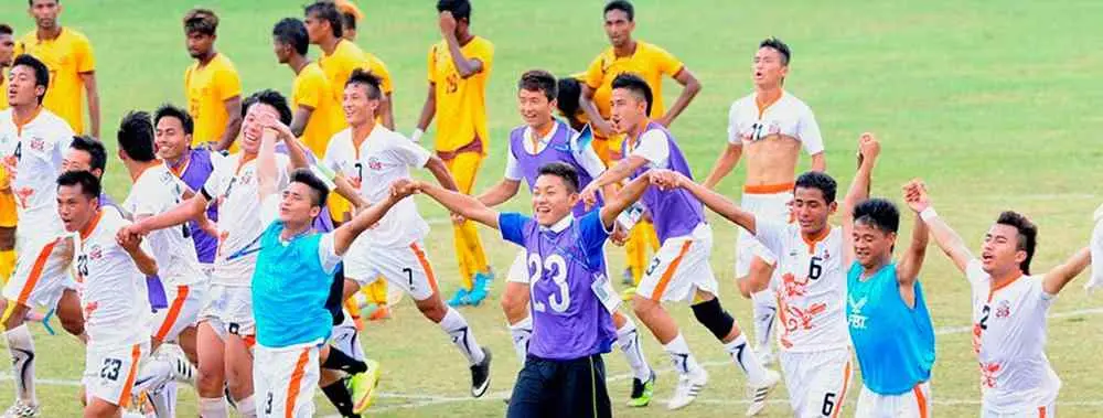 La fiesta del peor equipo del mundo tras ganar su primer partido