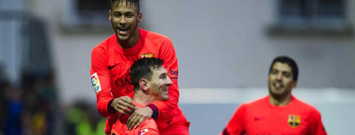 Messi desencalla al Barça en Ipurúa y ya es pichichi en solitario