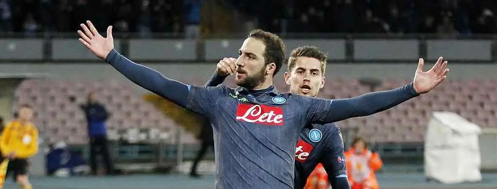 El mejor 'Pipita' lidera la recuperación del Nápoles de Benítez