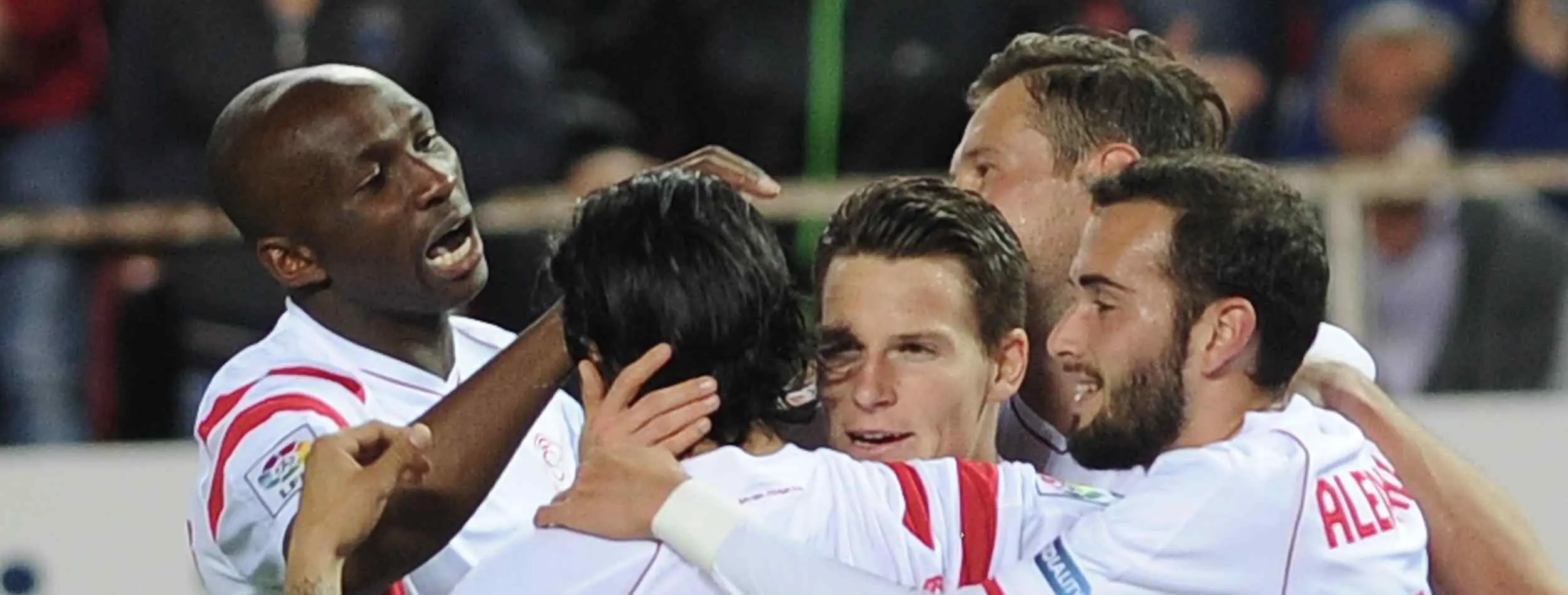 El Sevilla derrota al Elche y sigue soñando con la Champions League