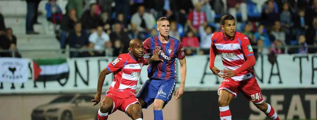 Se le complica la permanencia al Granada tras el empate ante el Eibar