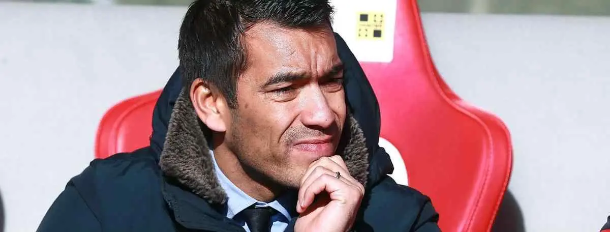 Van Bronckhorst, otro ex barcelonista en un banquillo top