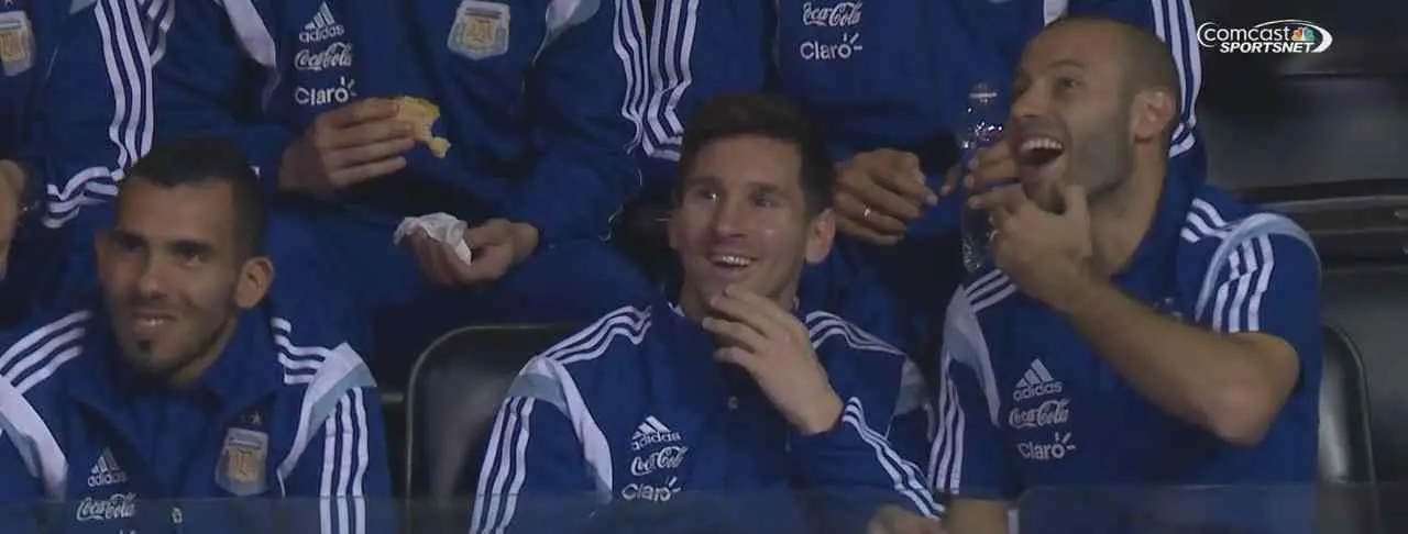 Leo Messi se fotografía con el jugador más alto de la historia de la NBA