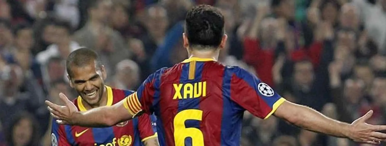 La marcha de Xavi y Alves supone un alivio económico para el Barcelona