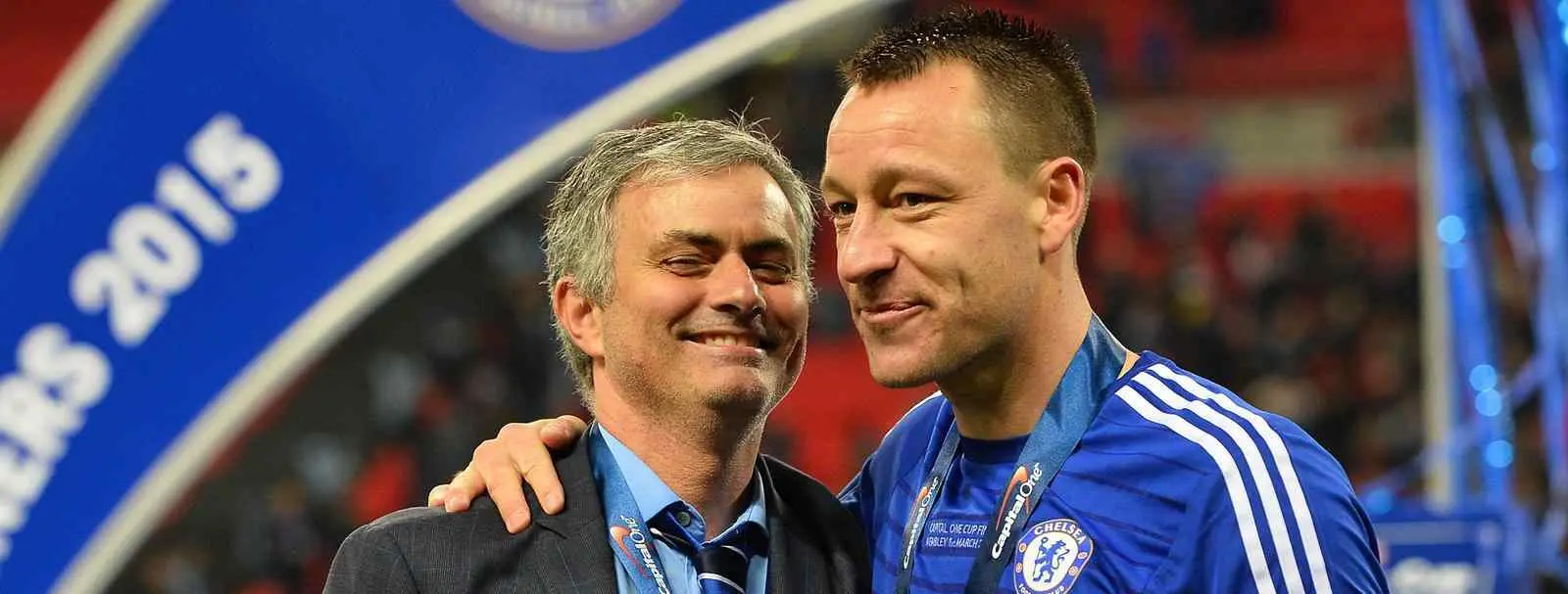 El por qué de la estrambótica celebración de la Capital One Cup de Mourinho