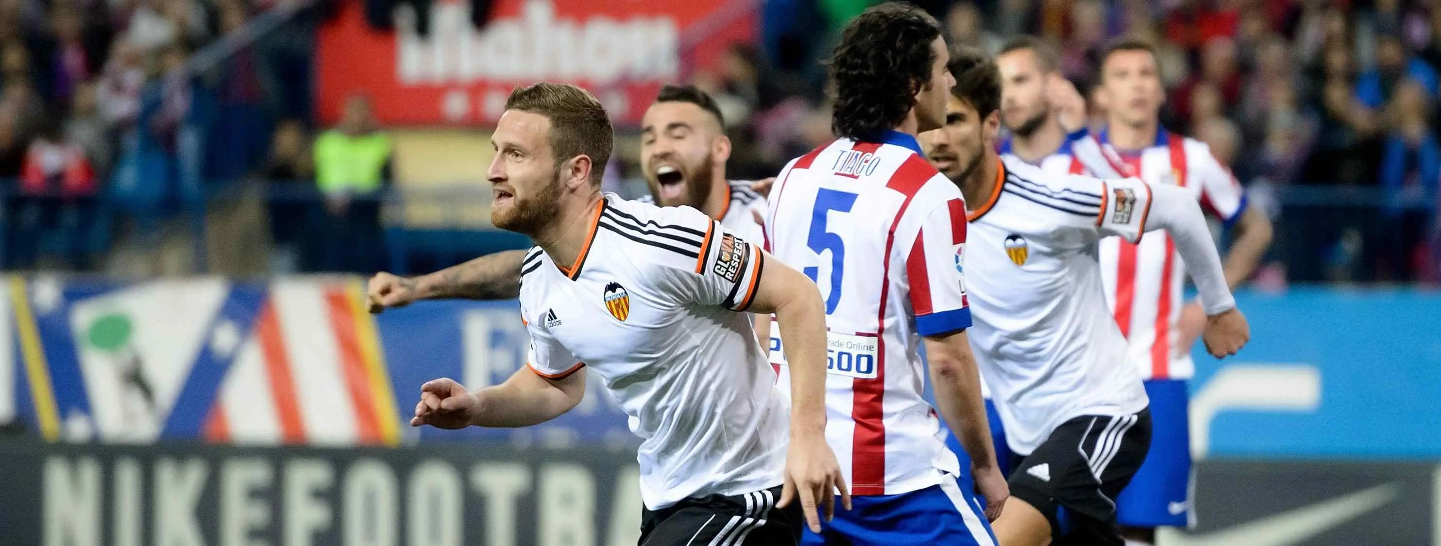 El Valencia saca un punto del Calderón y la Liga ya es solo cosa de dos