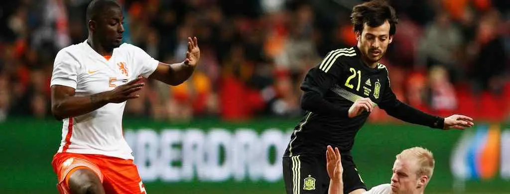 Juanmi y Vitolo, debutar con la selección en tiempos revueltos