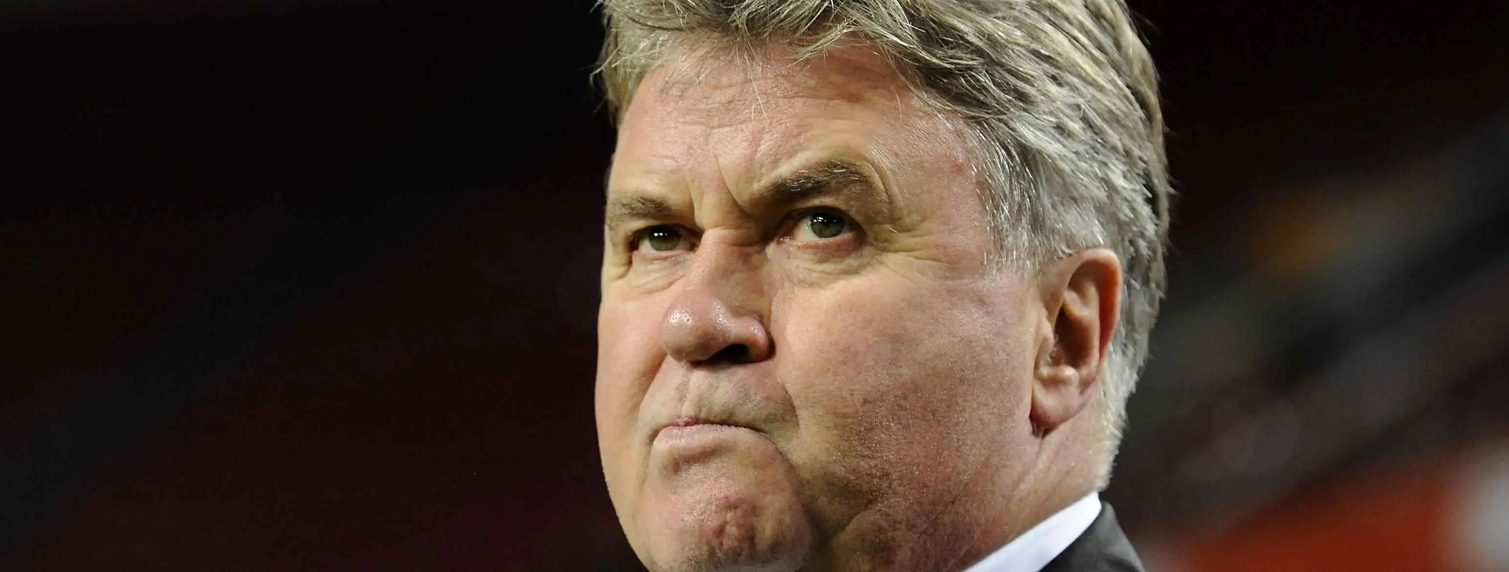 Guus Hiddink llama sinvergüenzas a los que silbaron a Iniesta