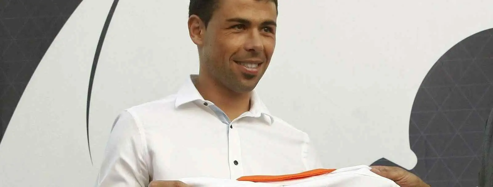 El Valencia renueva su unión con el asturiano Fuego