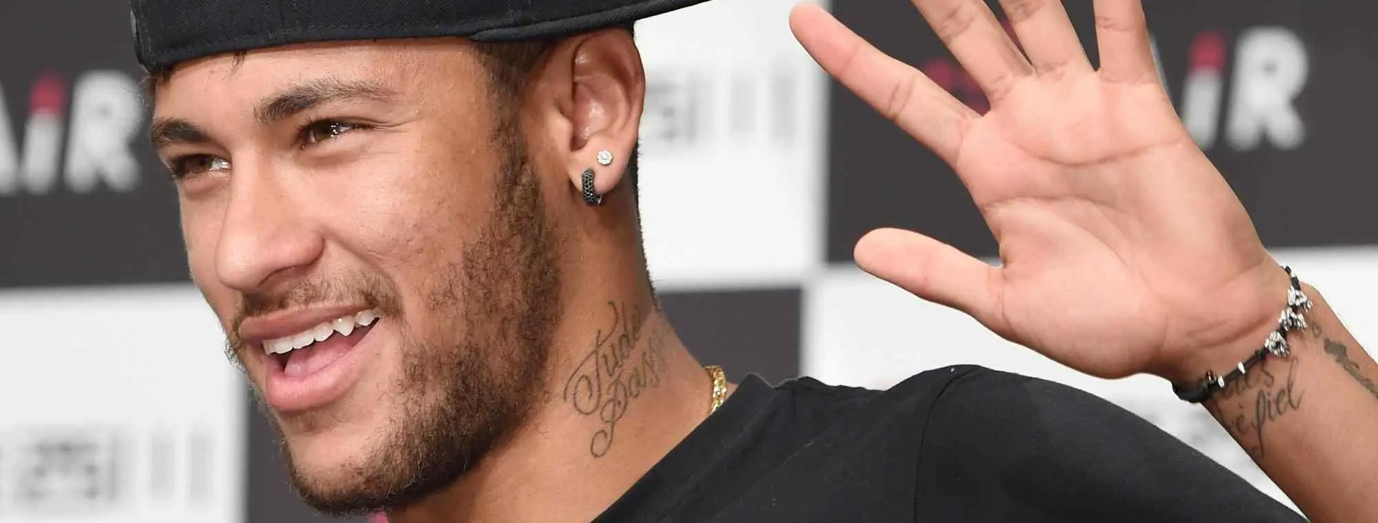 La 'otra' vida de Neymar: con tres modelos de fiesta en Londres