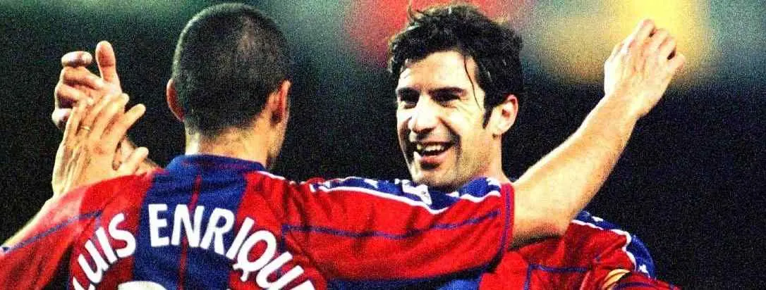 ¿Son Luis Enrique y Figo los que se besan apasionadamente?