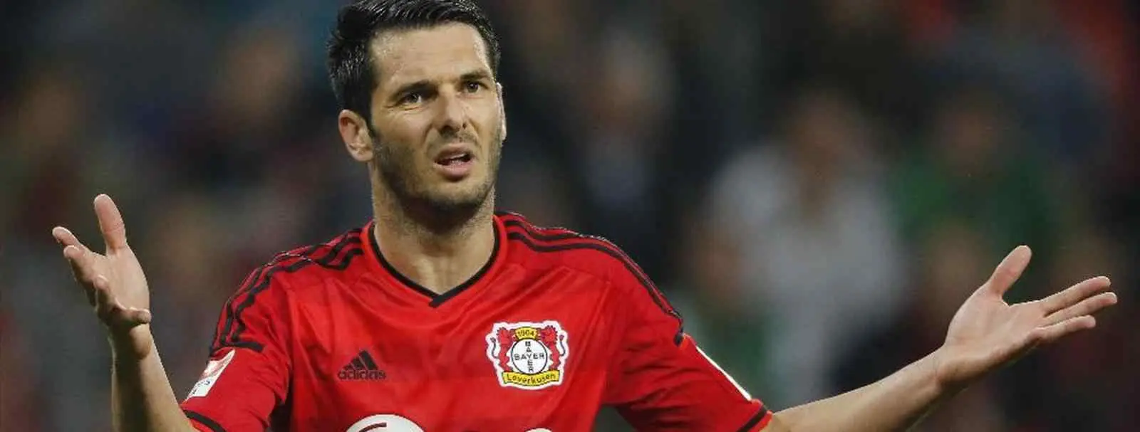 Spahic atiza a un guardia y paga con él su derrota ante el Bayern