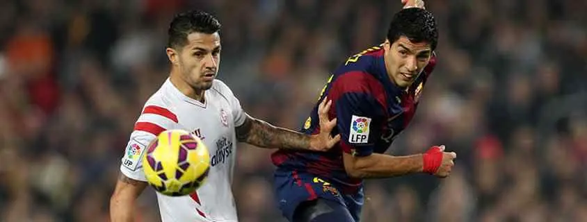 El Barça se encalla ante el Sevilla y da oxígeno al Real Madrid (2-2)