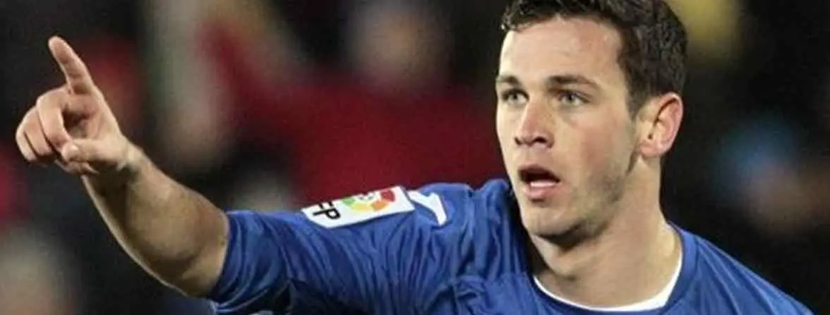 A Álvaro Vázquez se le sale el hombro y debe pasar por el quirófano