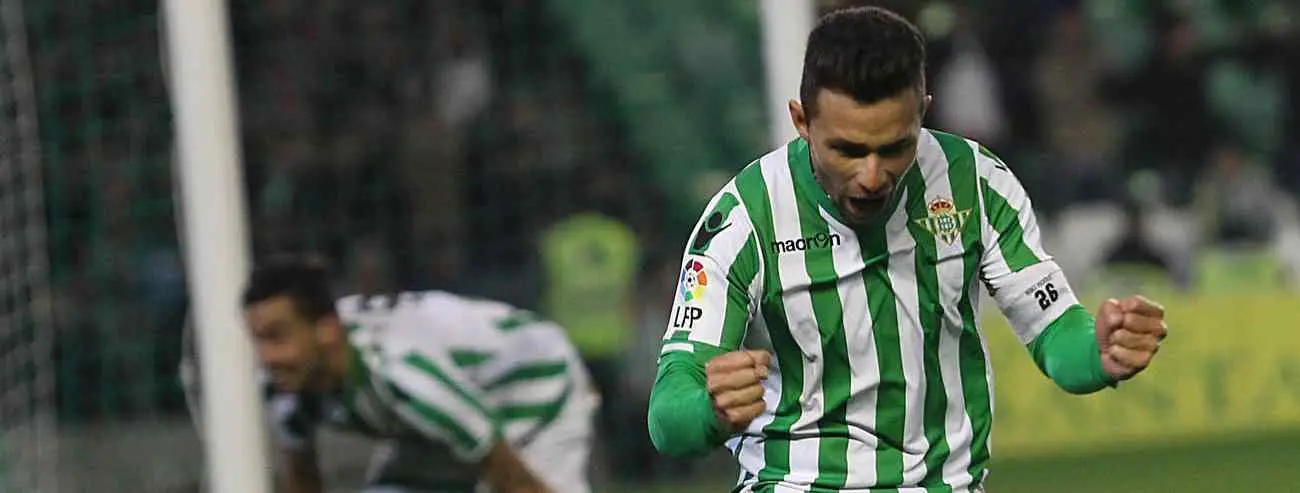 El Betis golea al Zaragoza y ya prepara la vuelta a la Primera División