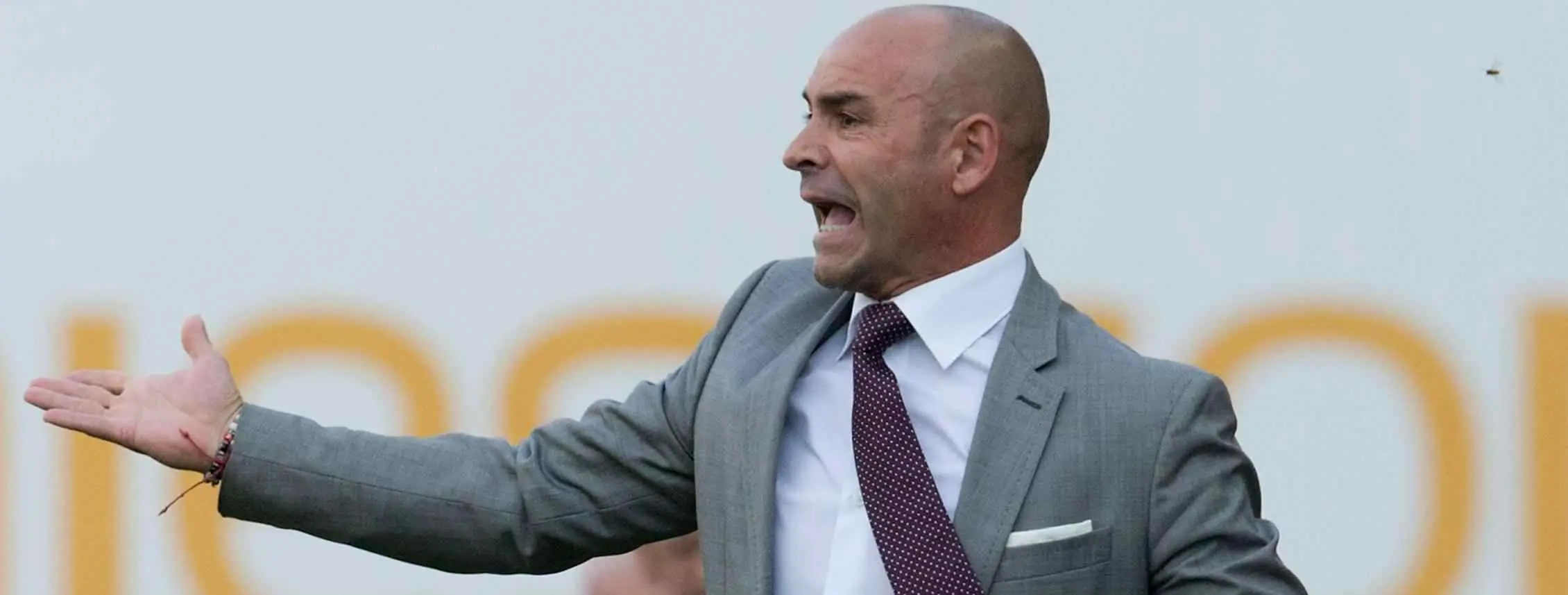 El trabajo de Paco causa sensación: Dos rayistas, en la puerta de salida