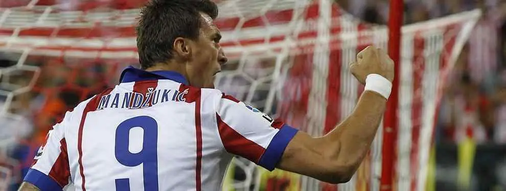 Entre las aficiones preferidas de Mandzukic no está rematar a puerta
