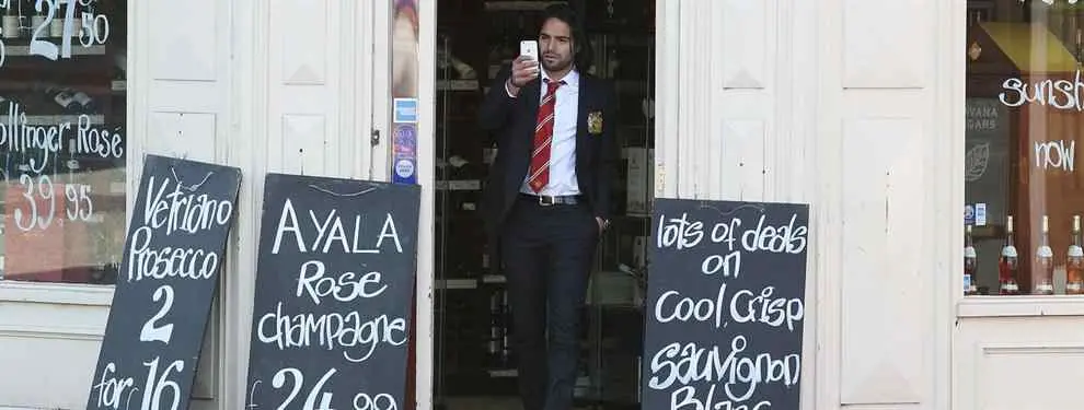 Polémica: Pillan a Falcao comprando alcohol justo después de un partido
