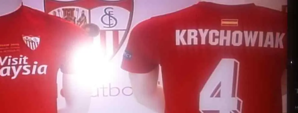 El Sevilla presenta la camiseta que lucirá en la final de Varsovia