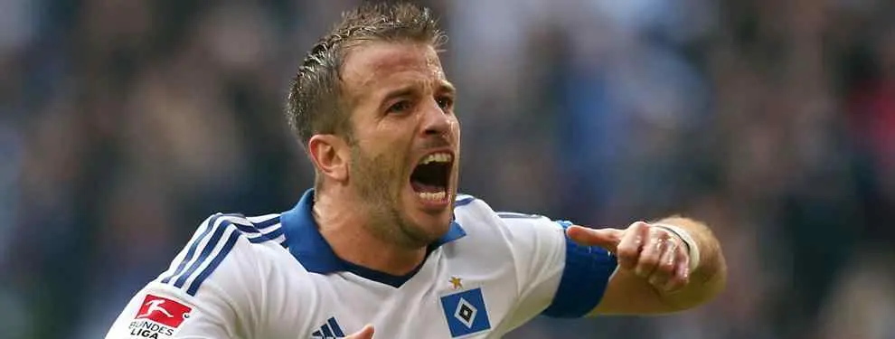 Empiezan a 'rodar cabezas' en el Betis mientras Van der Vaart se acerca