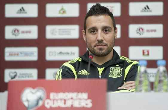 Cazorla cierra filas: "No fue agradable lo de León, Piqué es estupendo"