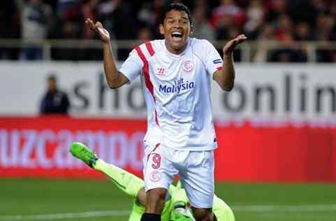 El Sevilla volverá a hacer caja: la salida de Bacca es inminente