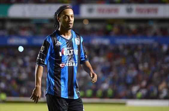 Ronaldinho se despidió de México, pero no del fútbol; continuará