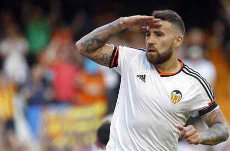 Dos grandes pelearán por Otamendi; saldrá del Valencia este verano