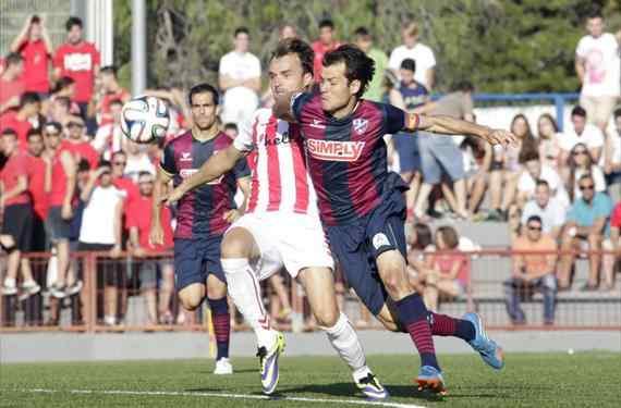 El Huesca asciende a Segunda después de superar al Huracán Valencia