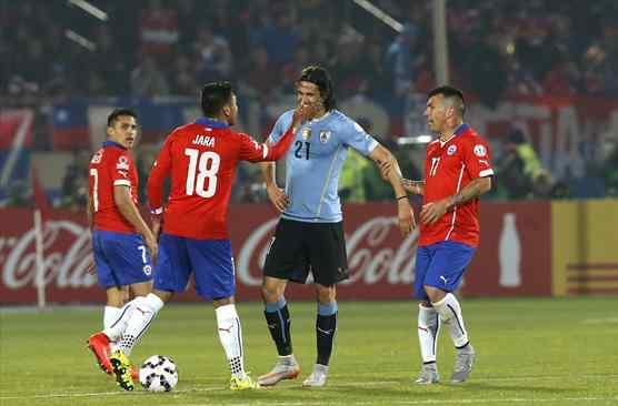 Gonzalo Jara fuera de la Copa América: tres partidos por su gesto a Cavani