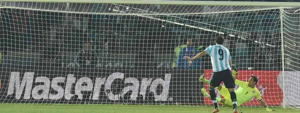 Gonzalo Higuaín sigue prolongando su leyenda negra con otro fallo clamoroso