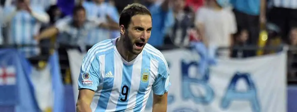 El penalti fallado en la Copa América persigue a Higuaín: A tortas en Ibiza
