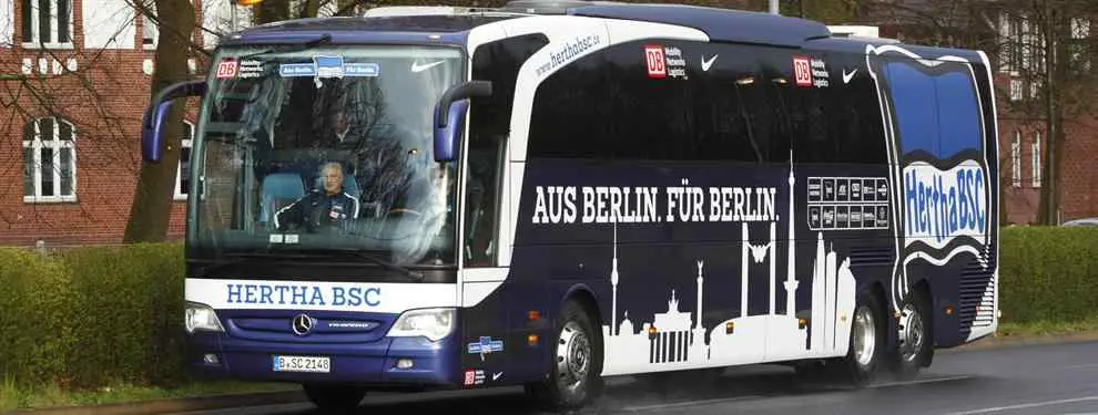 Tirotean el autobús del Hertha Berlín cuando se traladaba a jugar la Copa