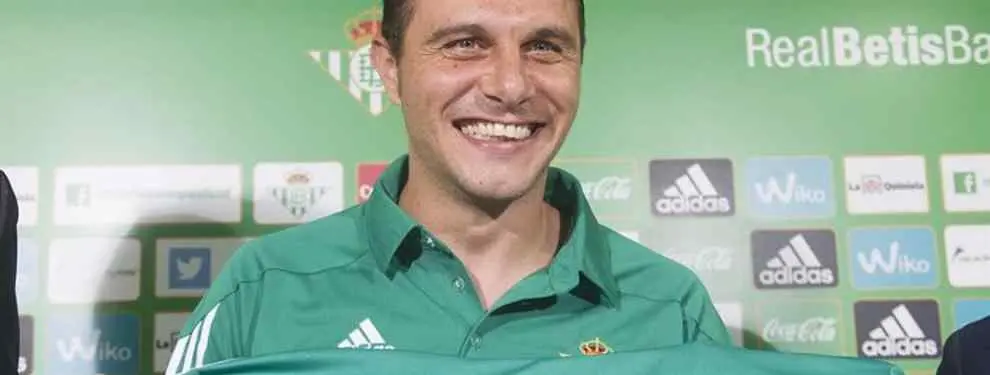 El espectacular regreso de un emocionado Joaquín a su casa del Betis