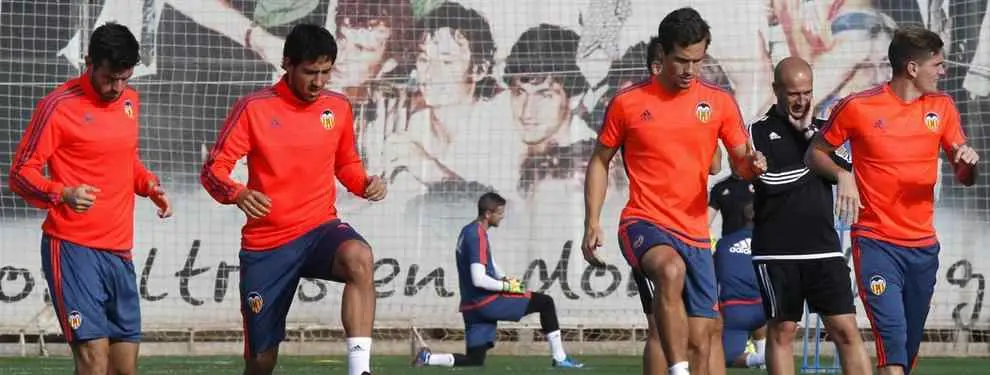 Cinco jugadores del Valencia están (por necesidad) en la puerta de salida