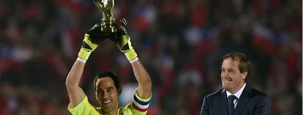 Claudio Bravo paga con el Balón de Oro los líos del Barça con la FIFA