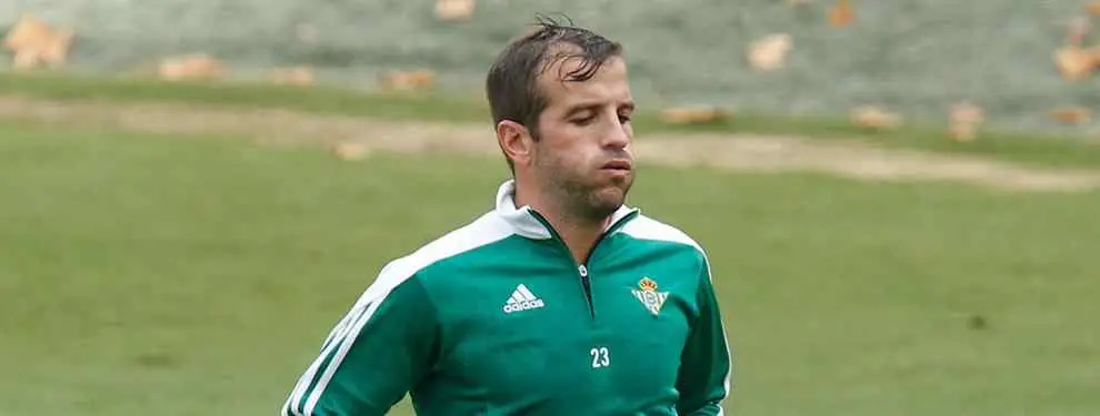 La nueva novia de Van der Vaart es la esperanza del beticismo