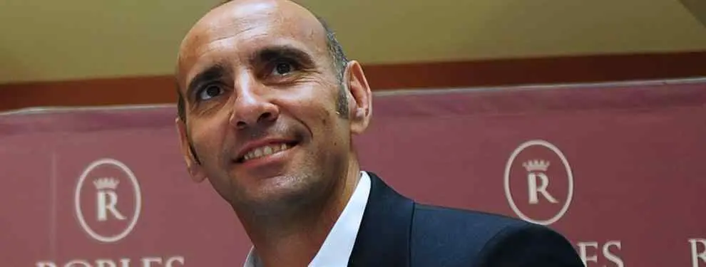 Monchi está fuera de España para atar el primer fichaje invernal del Sevilla