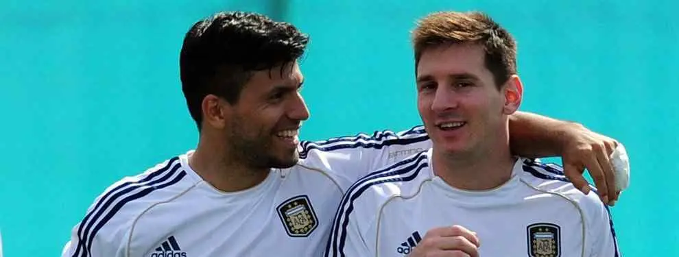 El Kun Agüero le pone la cabeza a Messi como un bombo